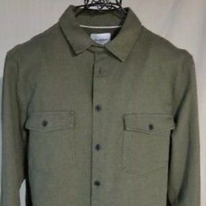 Men’s shirt size small